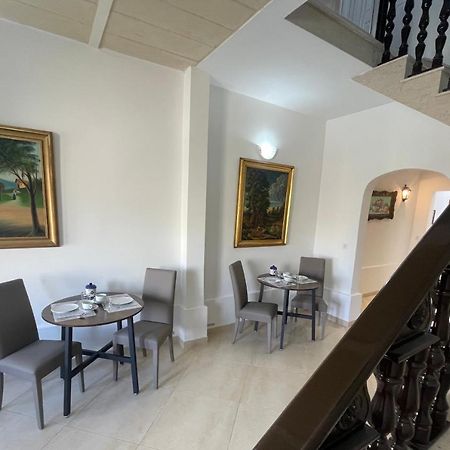 Alina Boutique Living Panzió Victoria Kültér fotó
